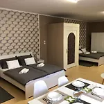 Arkad Apartmanhaz דירה