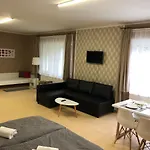 Arkad Apartmanhaz דירה *