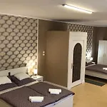 Arkad Apartmanhaz דירה סגד