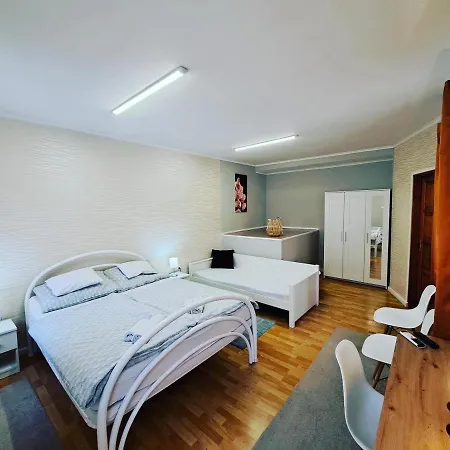 Arkad Apartmanhaz דירה *