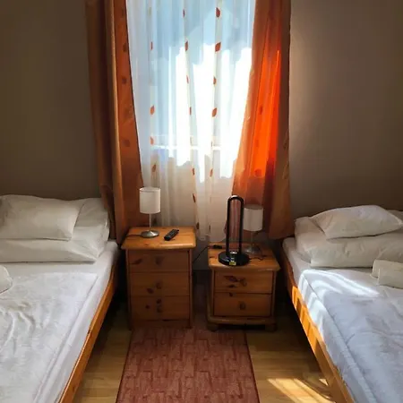 Arkad Apartmanhaz *