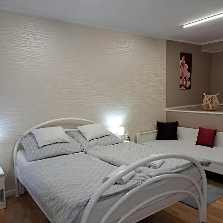 Arkad Apartmanhaz *