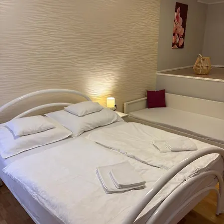 Arkad Apartmanhaz *